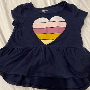 T shirt w ruffle on bottom